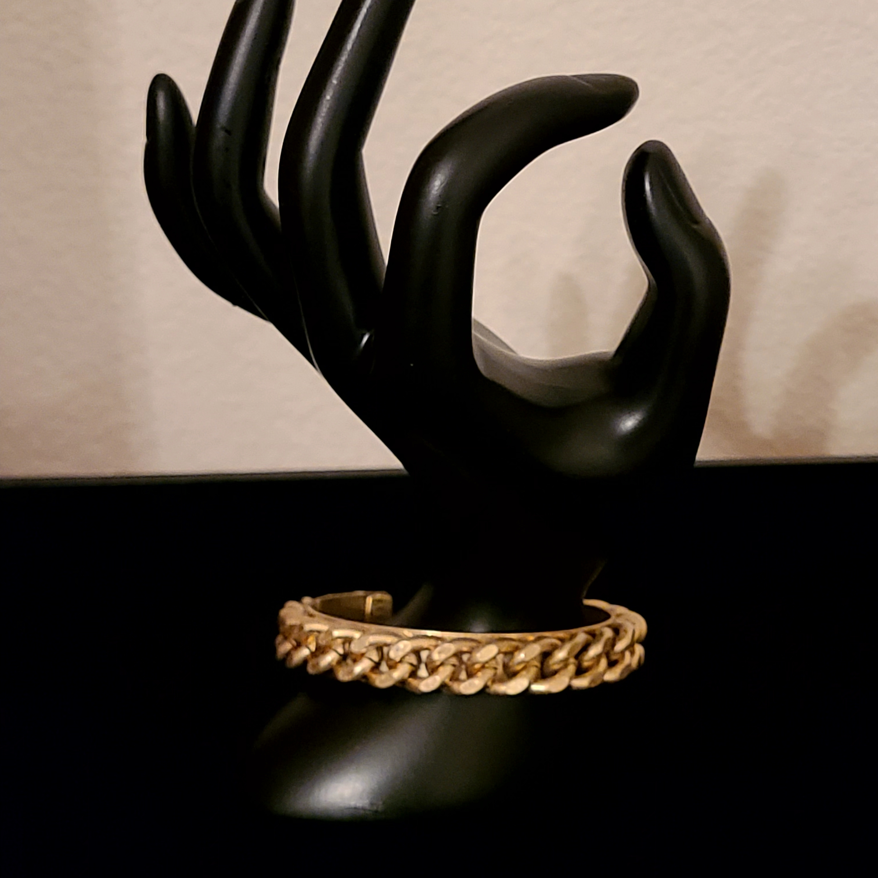 Elegant Gold Chain Bracelet